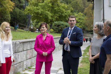 Kamniško mestno središče z novim utripom – sprehod z županom po pop-up izložbah in obisk novih podjetnikov  (22)